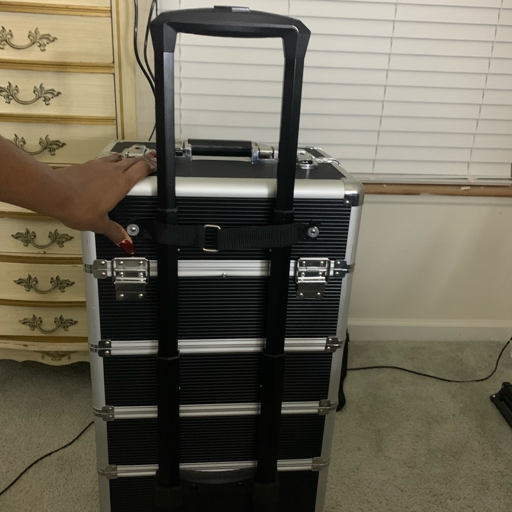 Makeup Train Caae - Picture 2 of 14